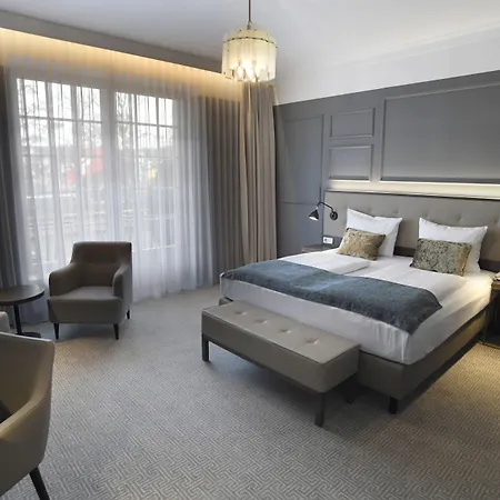 Parkhotel Kurhaus 4*